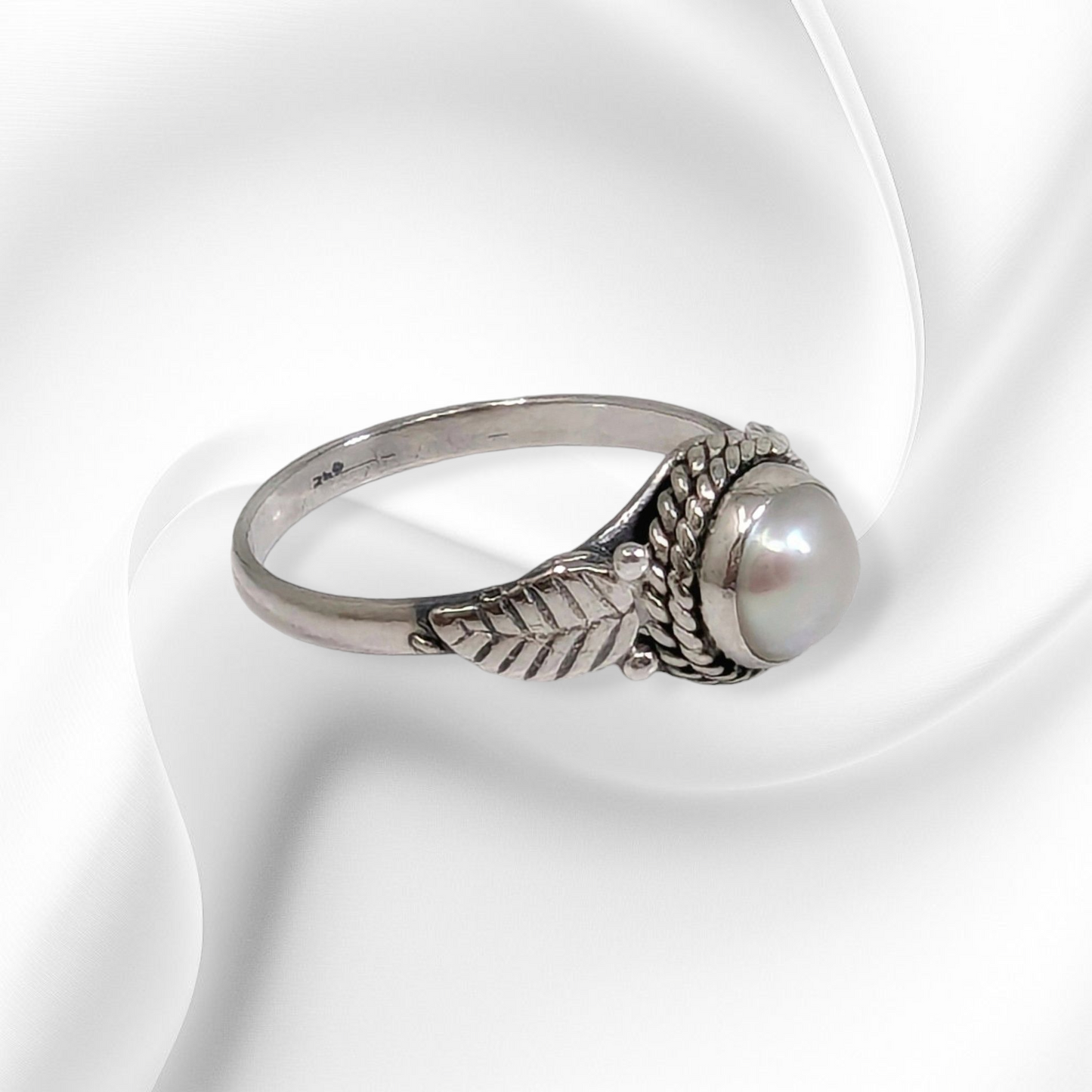 925 Sterling Silver Women's Ring with Authentic Freshwater Pearl