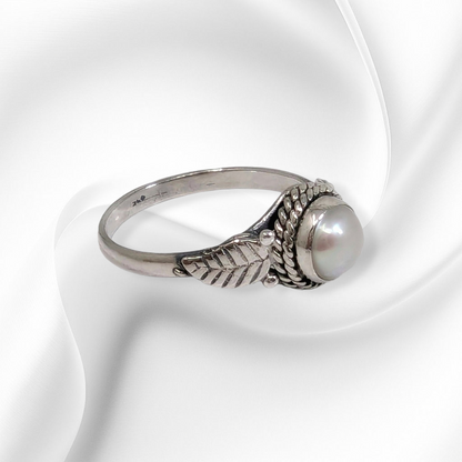 925 Sterling Silver Women's Ring with Authentic Freshwater Pearl