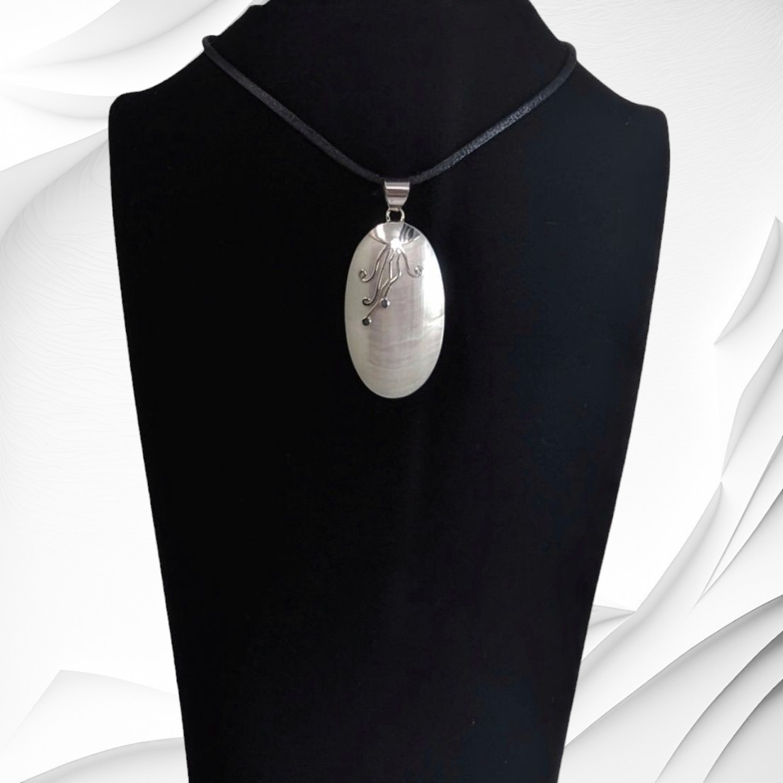 925 Sterling Silver Women Pendant With Authentic Mother of Pearl
