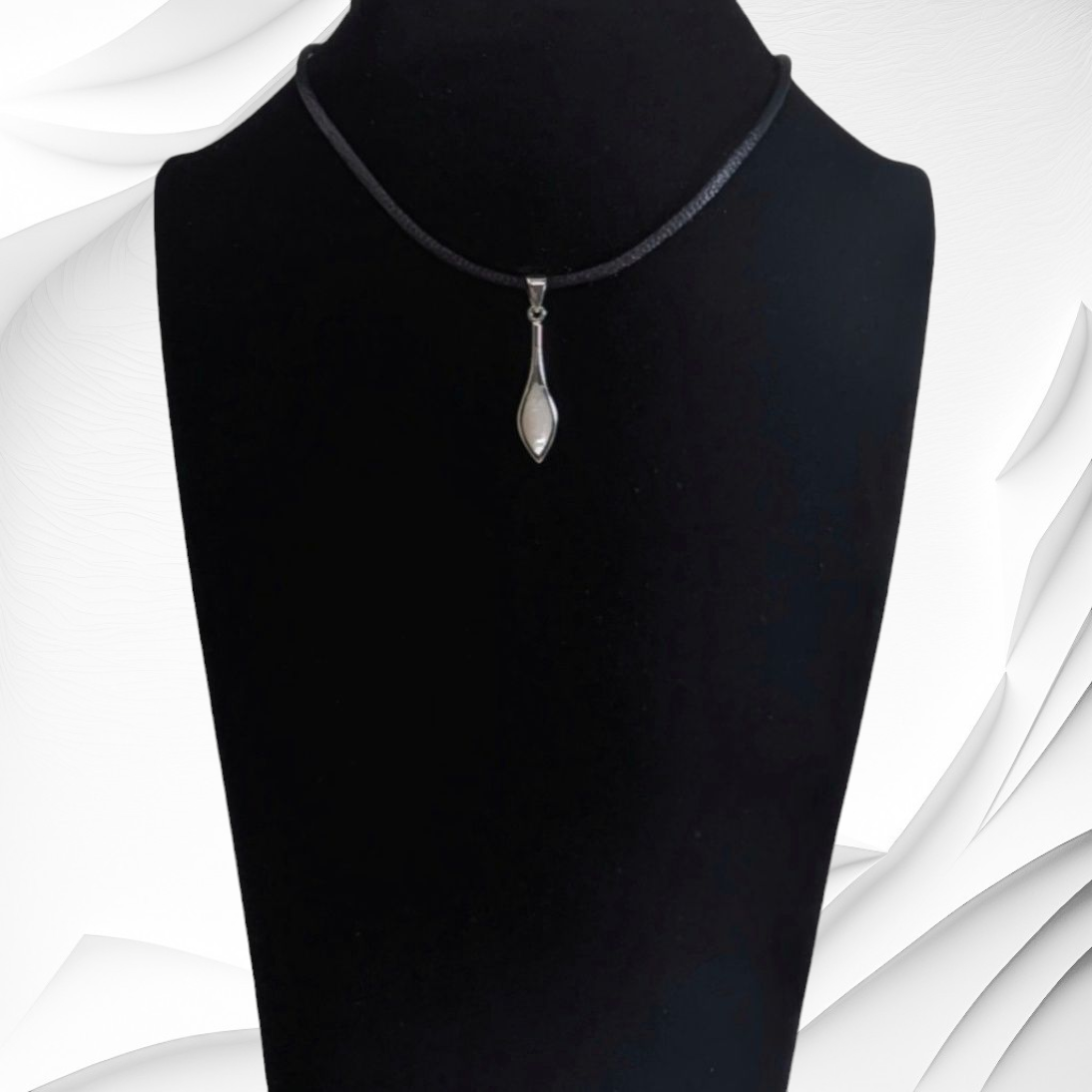 925 Sterling Silver Women Pendant With Authentic Mother of Pearl