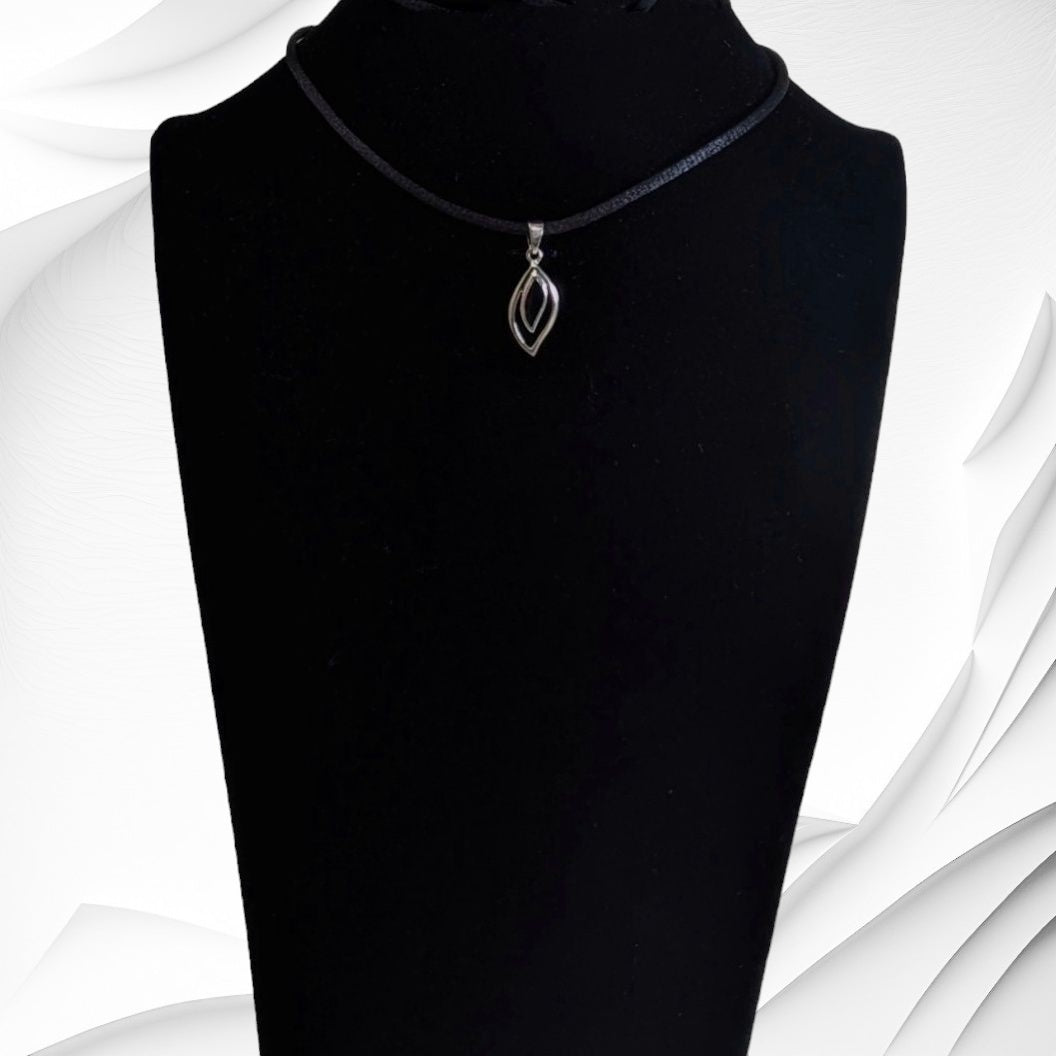 925 Sterling Silver Women Pendant With Authentic Black Onyx Gemstone