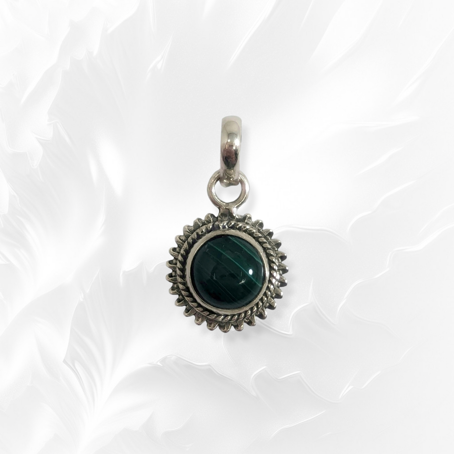 925 Sterling Silver Women Pendant With Authentic Malachite Gemstone