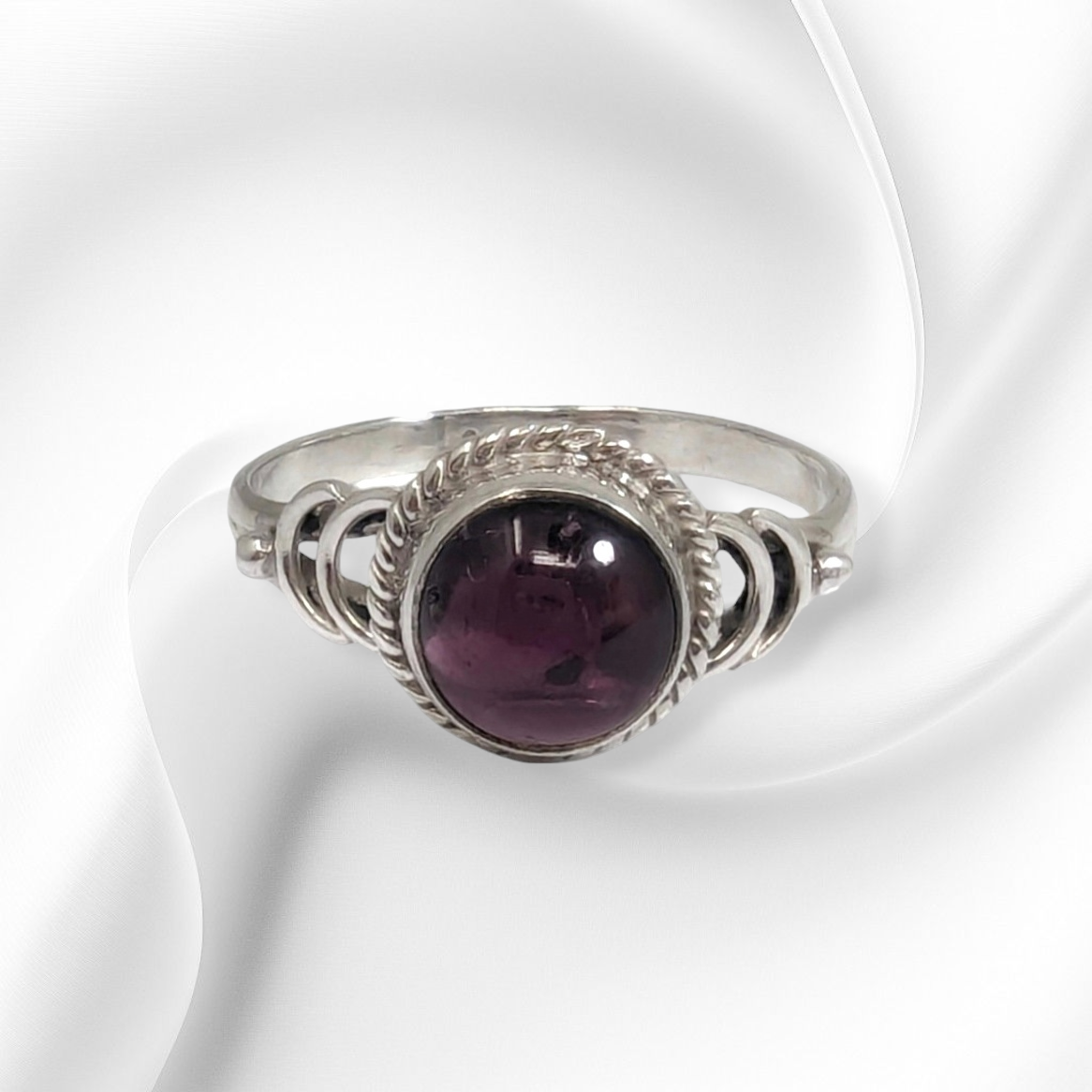 925 Sterling Silver Women's Ring with Authentic Red Garnet Gemstone