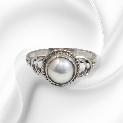 925 Sterling Silver Women's Ring with Authentic Freshwater Pearl