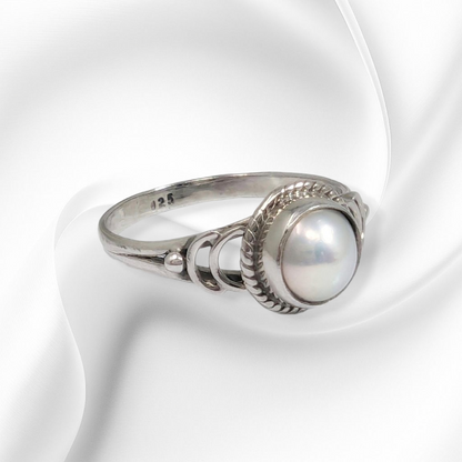 925 Sterling Silver Women's Ring with Authentic Freshwater Pearl