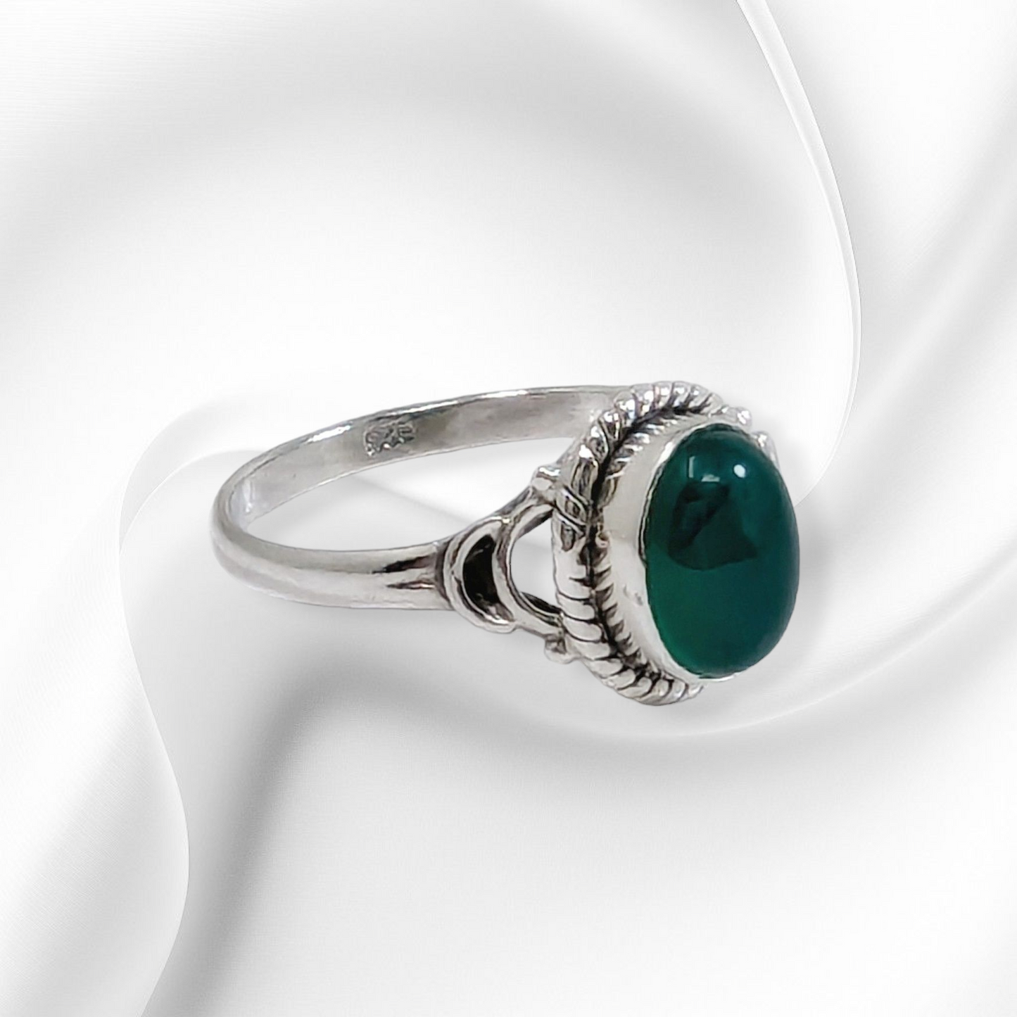 925 Sterling Silver Women's Ring with Authentic Green Onyx Gemstone