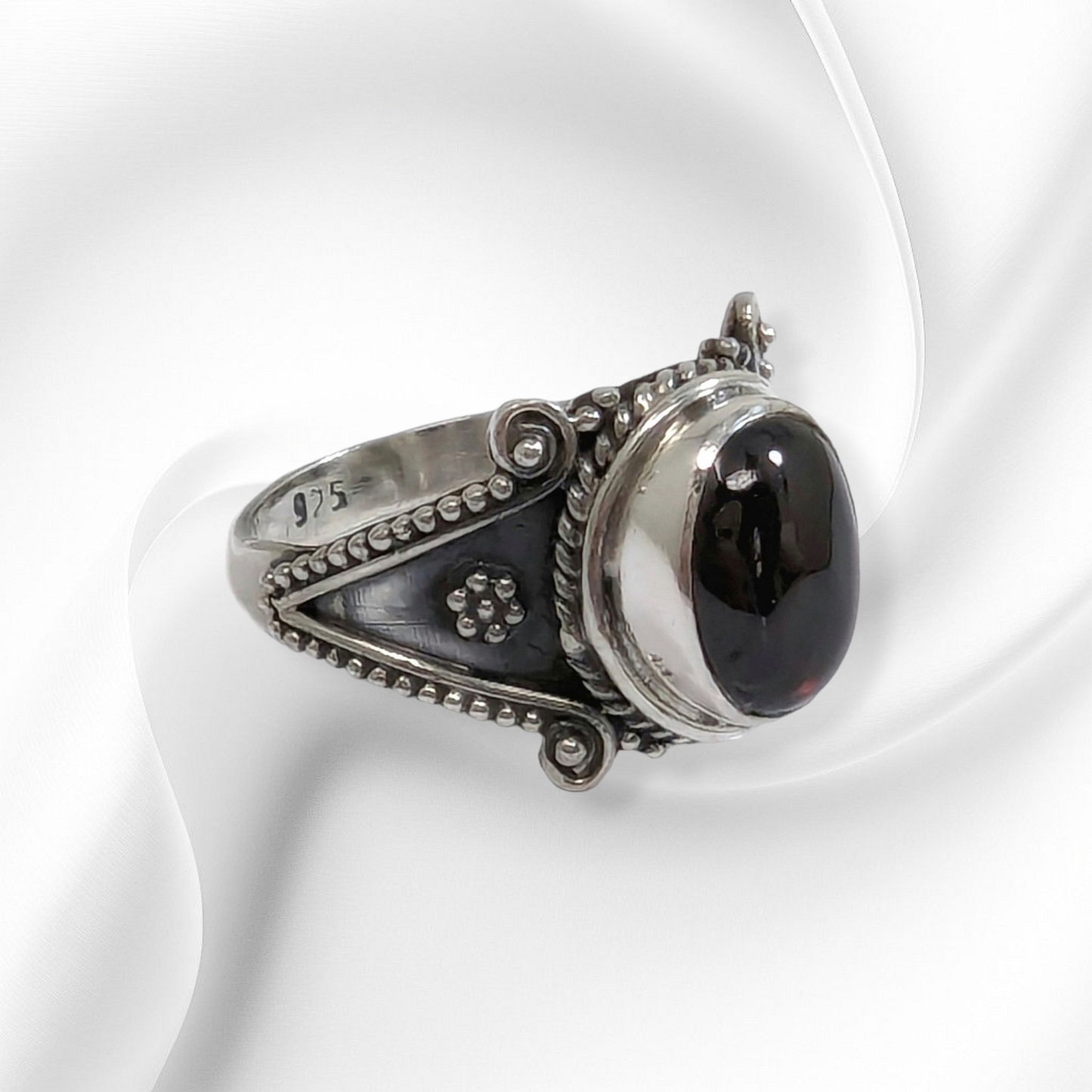 925 Sterling Silver Women's Ring with Authentic Red Garnet Gemstone