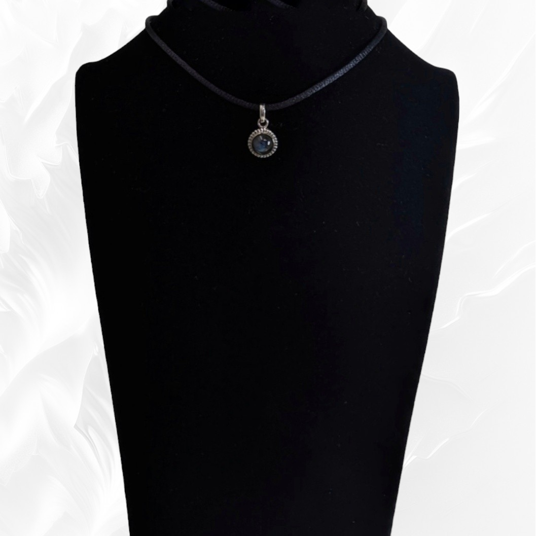 925 Sterling Silver Women Pendant With Authentic Labradorite Gemstone