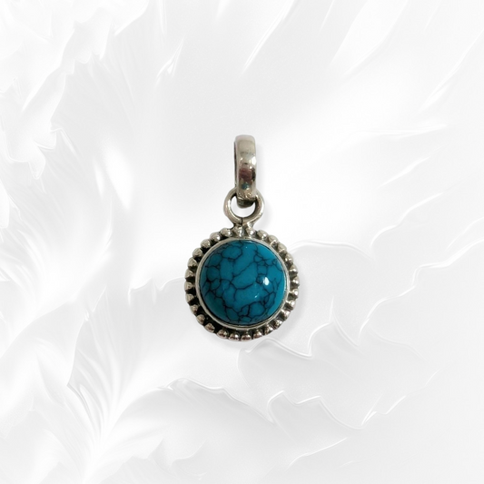 925 Sterling Silver Women Pendant With Authentic Turquoise Gemstone