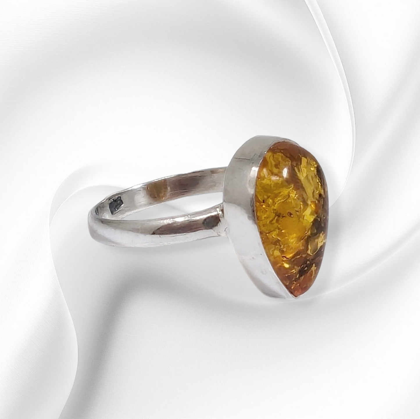 925 Sterling Silver Women's Ring with Natural Amber