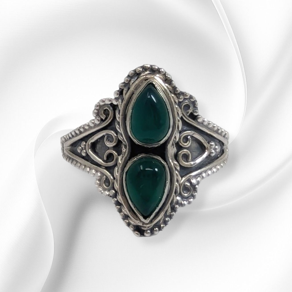 925 Sterling Silver Women's Ring with Authentic Green Onyx Gemstones