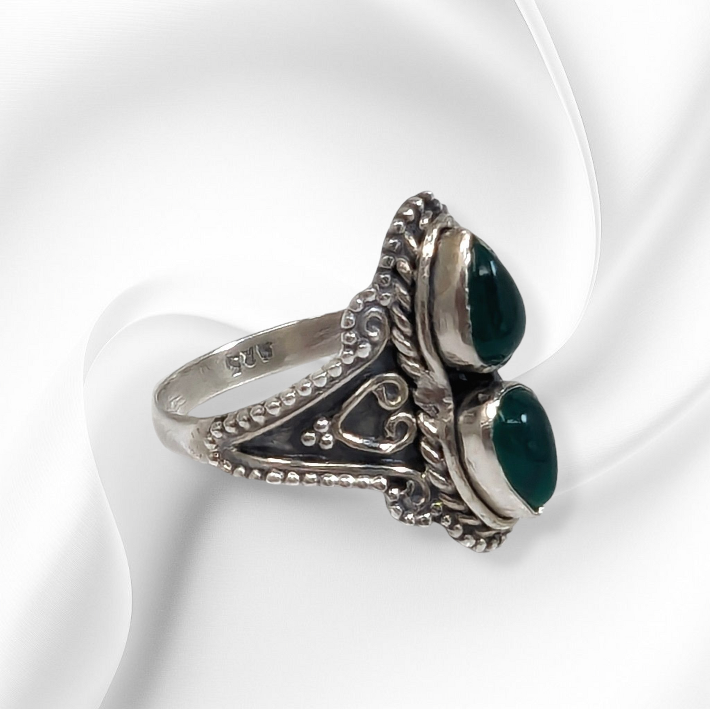 925 Sterling Silver Women's Ring with Authentic Green Onyx Gemstones