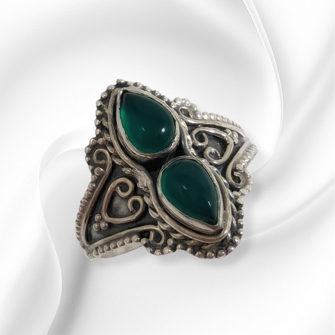 925 Sterling Silver Women's Ring with Authentic Green Onyx Gemstones