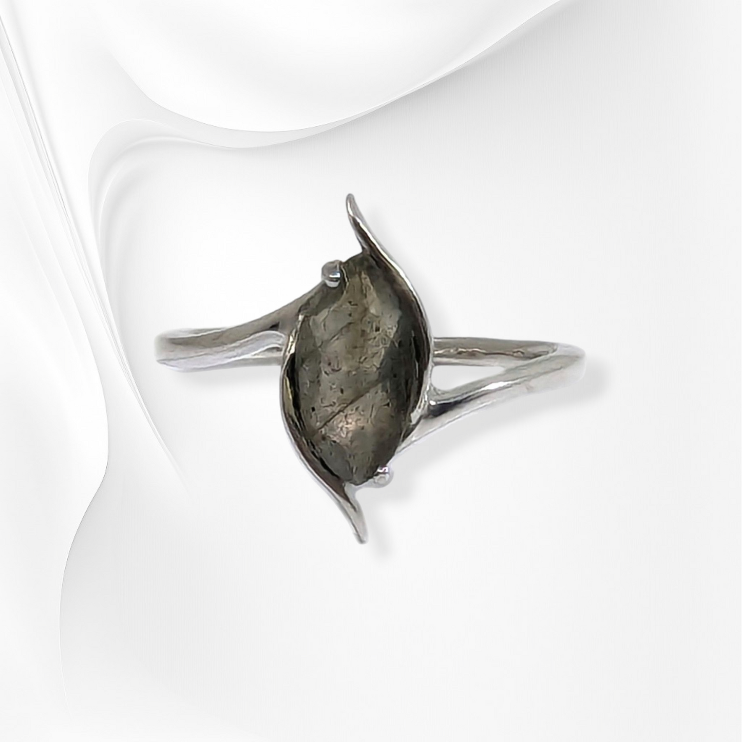 925 Sterling Silver Women's Ring with Authentic Labradorite Gemstone