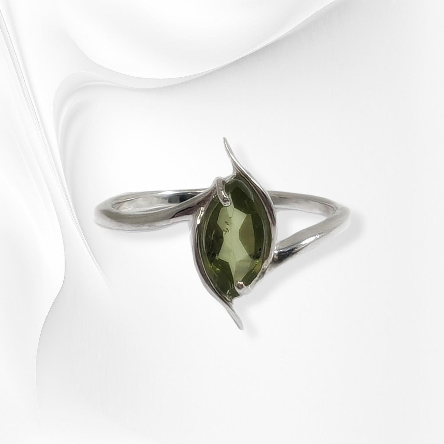 925 Sterling Silver Women's Ring with Authentic Peridot Gemstone