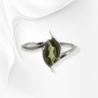 925 Sterling Silver Women's Ring with Authentic Peridot Gemstone