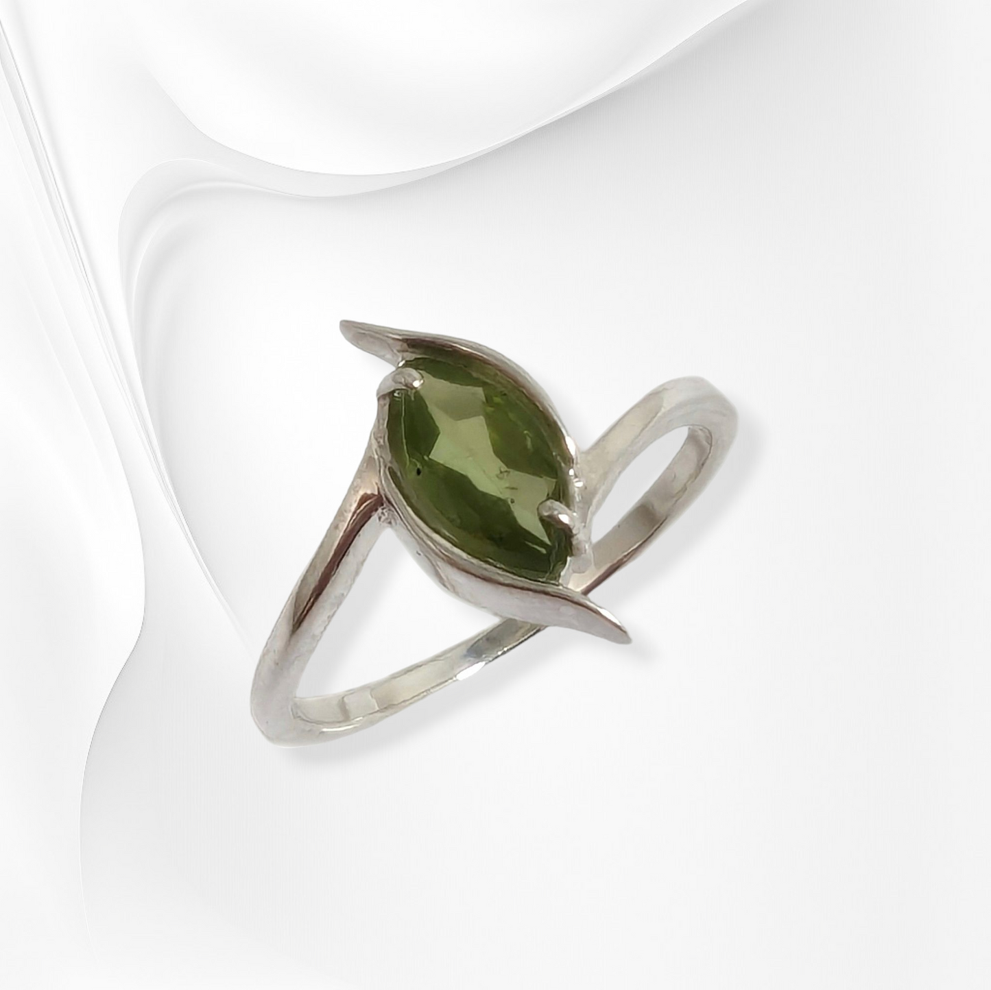 925 Sterling Silver Women's Ring with Authentic Peridot Gemstone