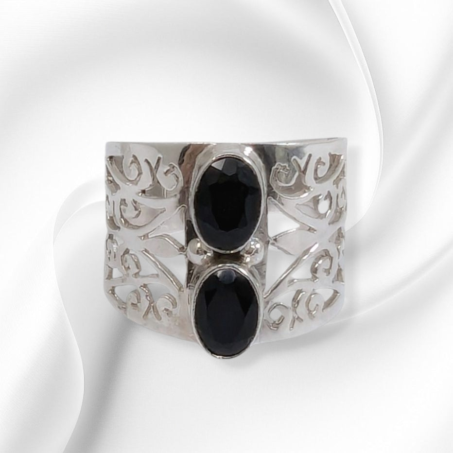 925 Sterling Silver Women's Ring with Authentic Black Onyx Gemstones