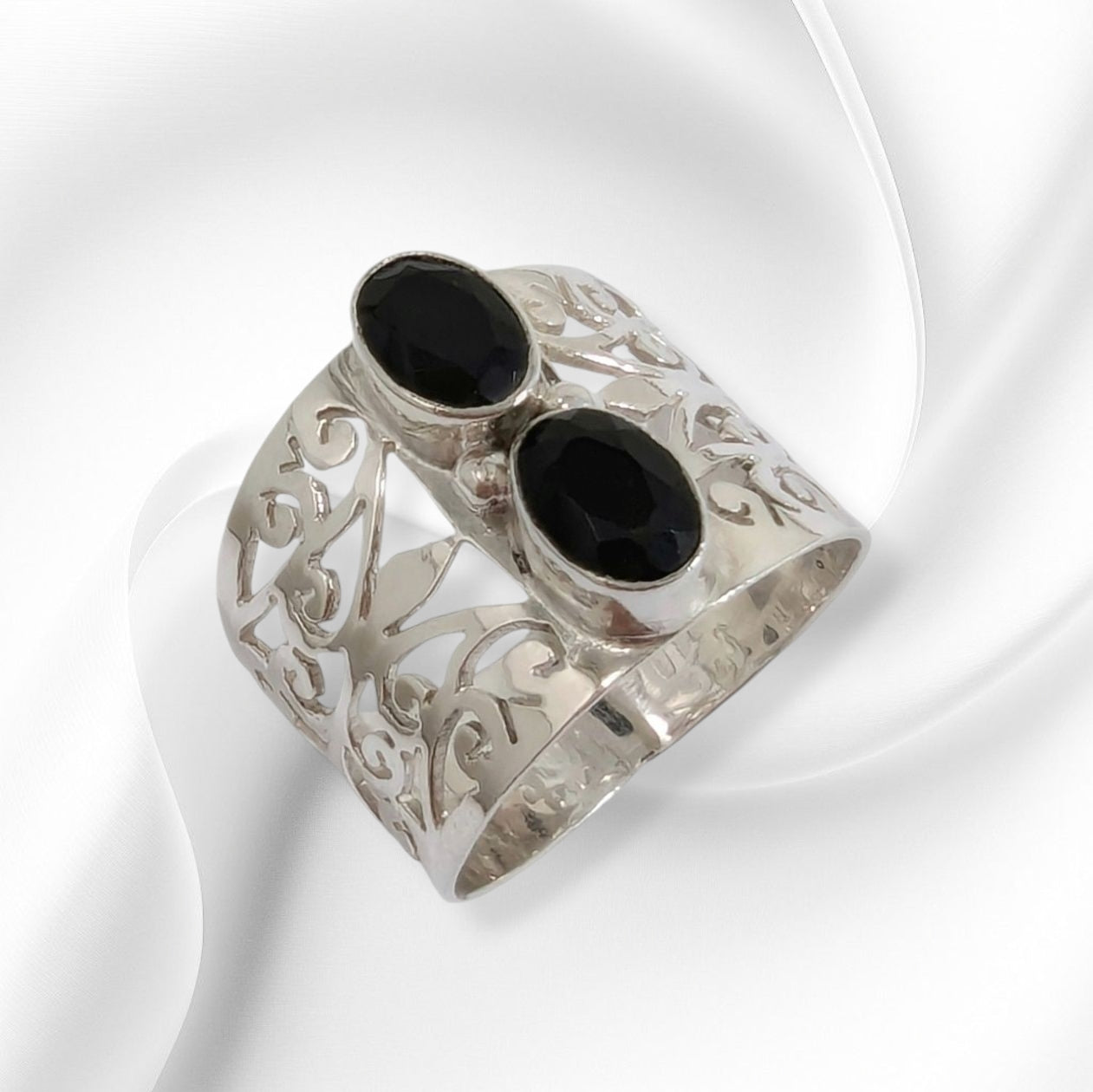 925 Sterling Silver Women's Ring with Authentic Black Onyx Gemstones