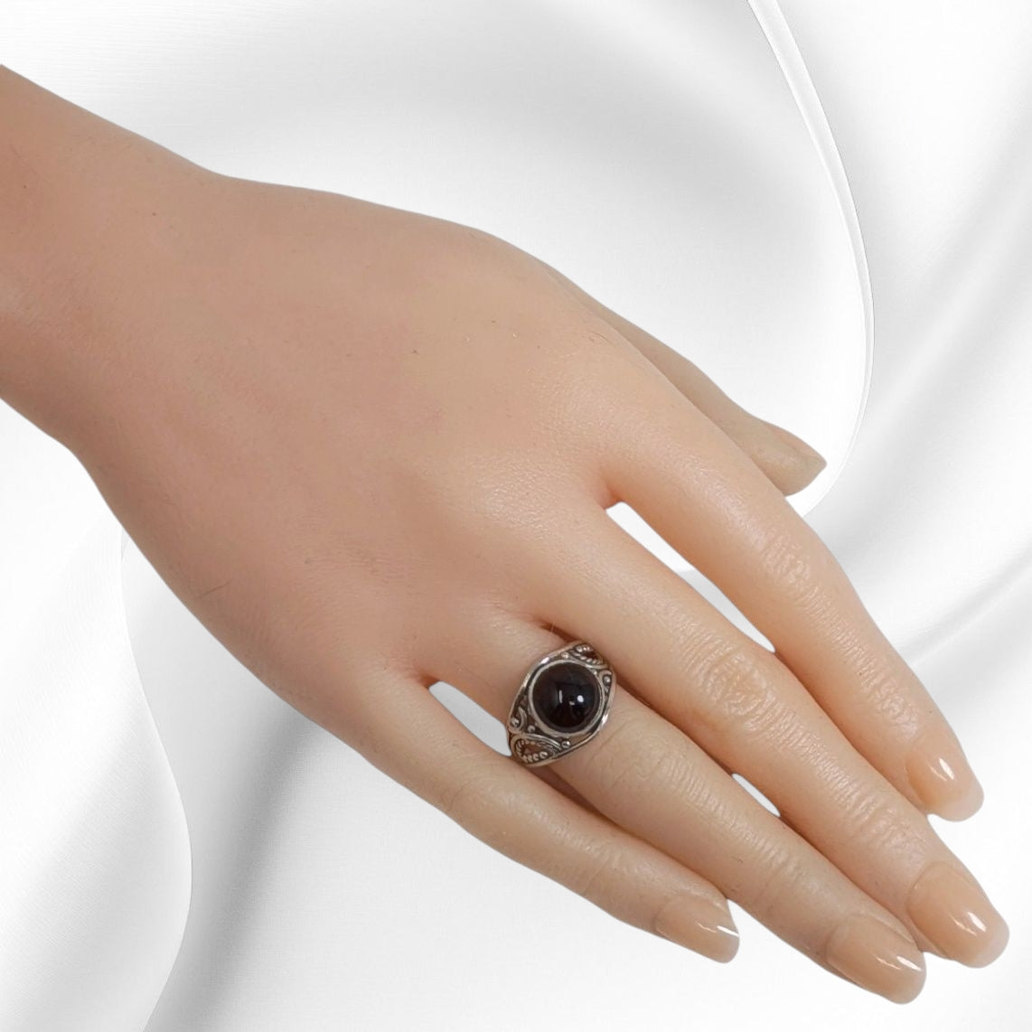 925 Sterling Silver Women's Ring with Authentic Red Garnet Gemstone