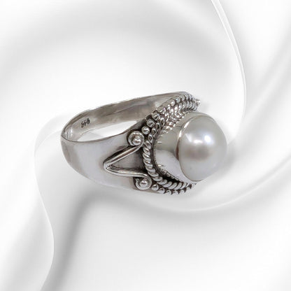 925 Sterling Silver Women's Ring with Authentic Freshwater Pearl