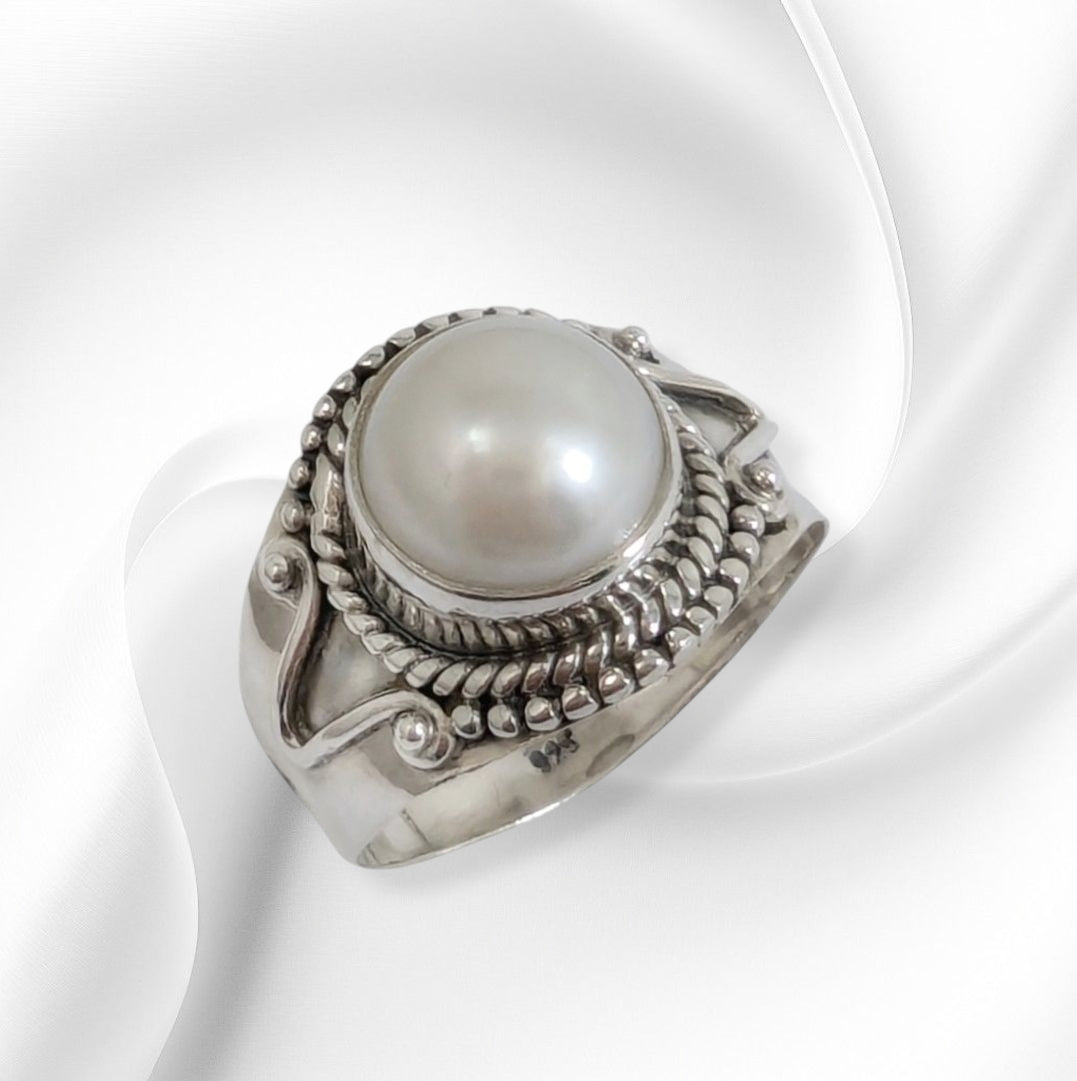 925 Sterling Silver Women's Ring with Authentic Freshwater Pearl