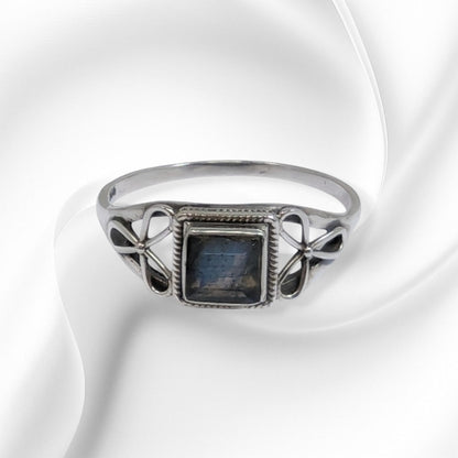 925 Sterling Silver Women's Ring With Authentic Labradorite Gemstone