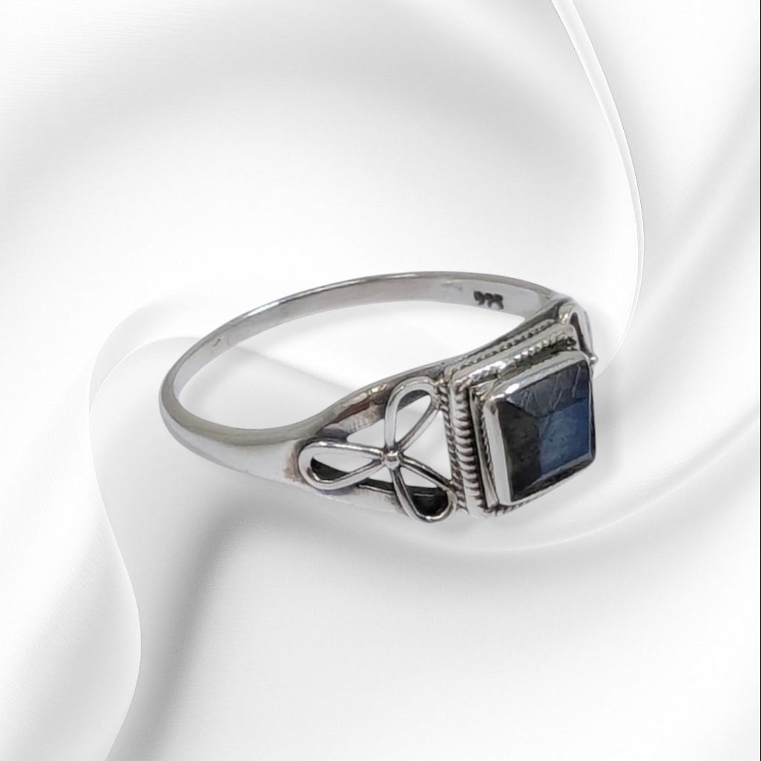 925 Sterling Silver Women's Ring With Authentic Labradorite Gemstone