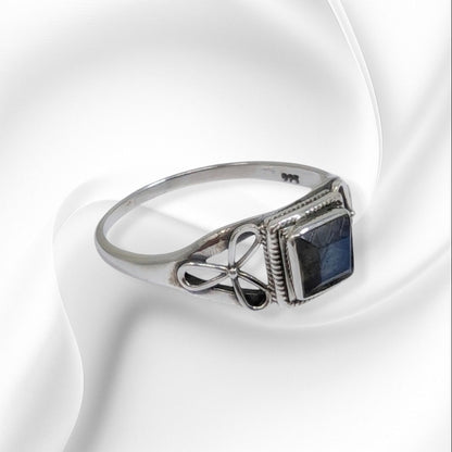 925 Sterling Silver Women's Ring With Authentic Labradorite Gemstone