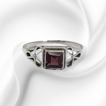 925 Sterling Silver Women's Ring With Authentic Red Garnet Gemstone