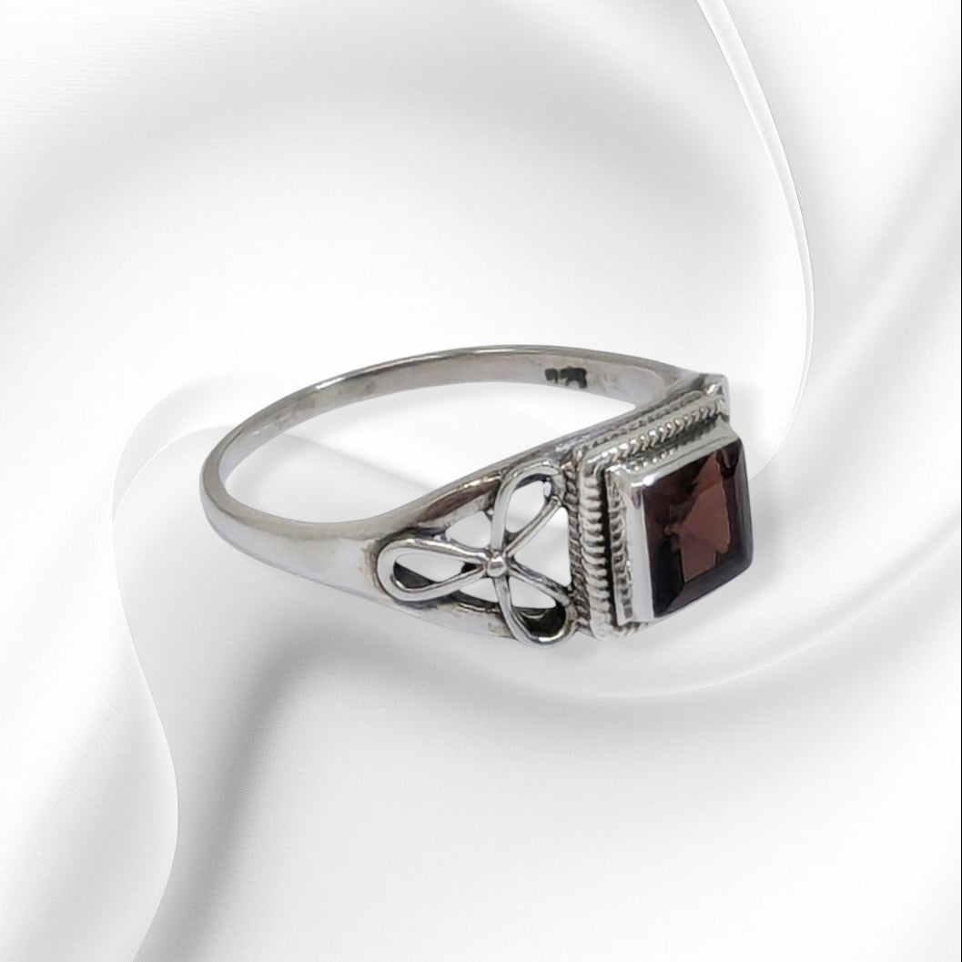 925 Sterling Silver Women's Ring With Authentic Red Garnet Gemstone