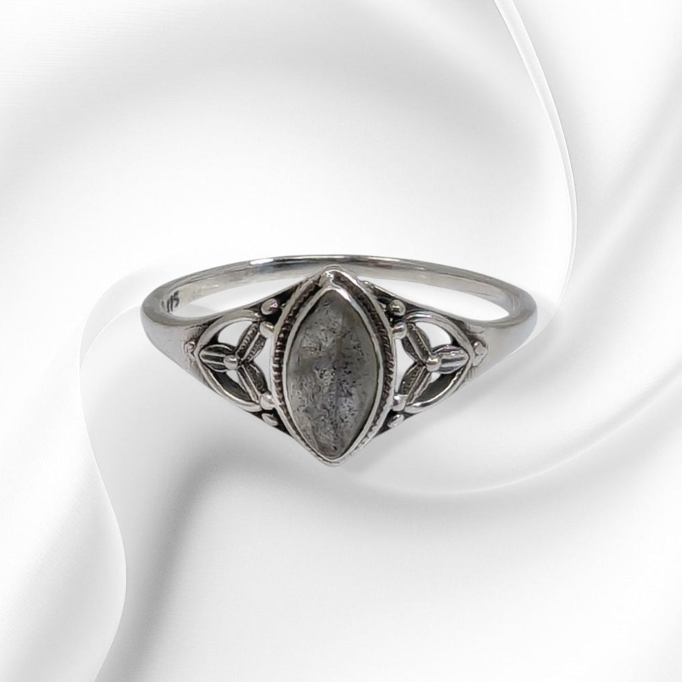 925 Sterling Silver Women's Ring With Authentic Labradorite Gemstone