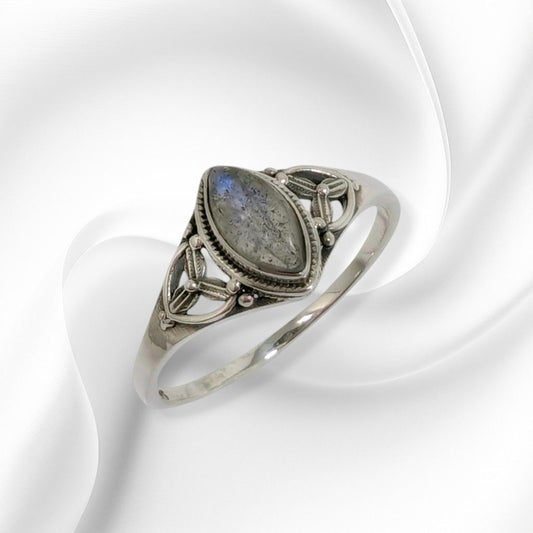 925 Sterling Silver Women's Ring With Authentic Labradorite Gemstone