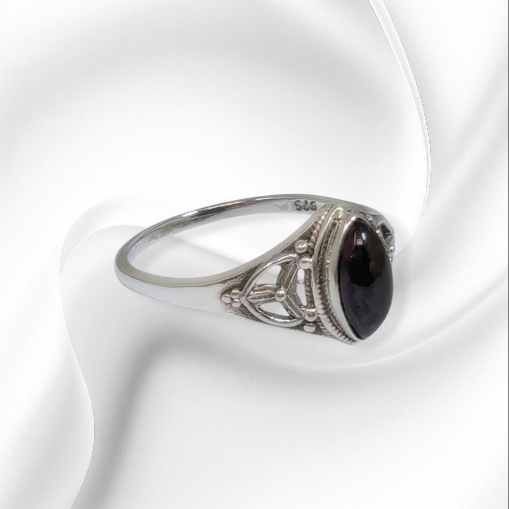 925 Sterling Silver Women's Ring With Authentic Red Garnet Gemstone