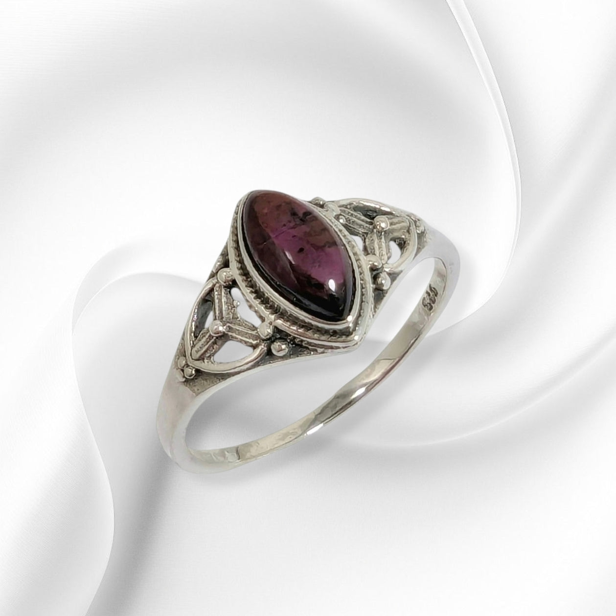 925 Sterling Silver Women's Ring With Authentic Red Garnet Gemstone