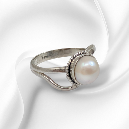 925 Sterling Silver Women's Ring With Authentic Freshwater Pearl