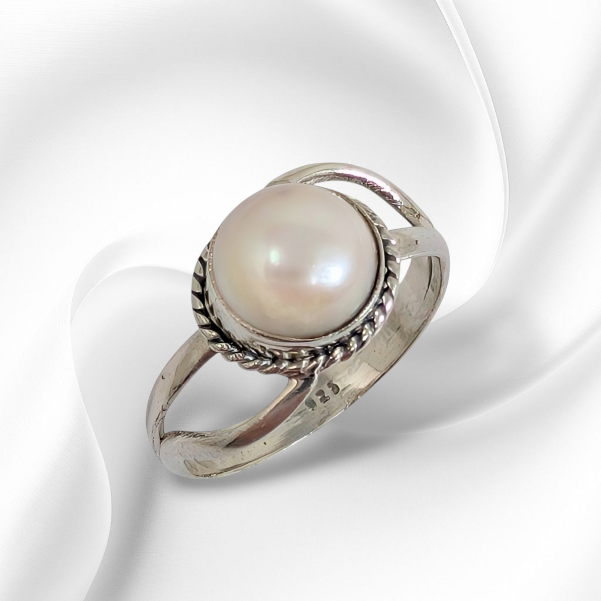925 Sterling Silver Women's Ring With Authentic Freshwater Pearl