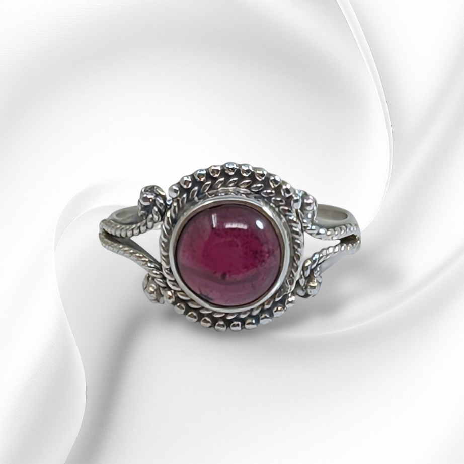 925 Sterling Silver Women's Ring With Authentic Red Garnet Gemstone
